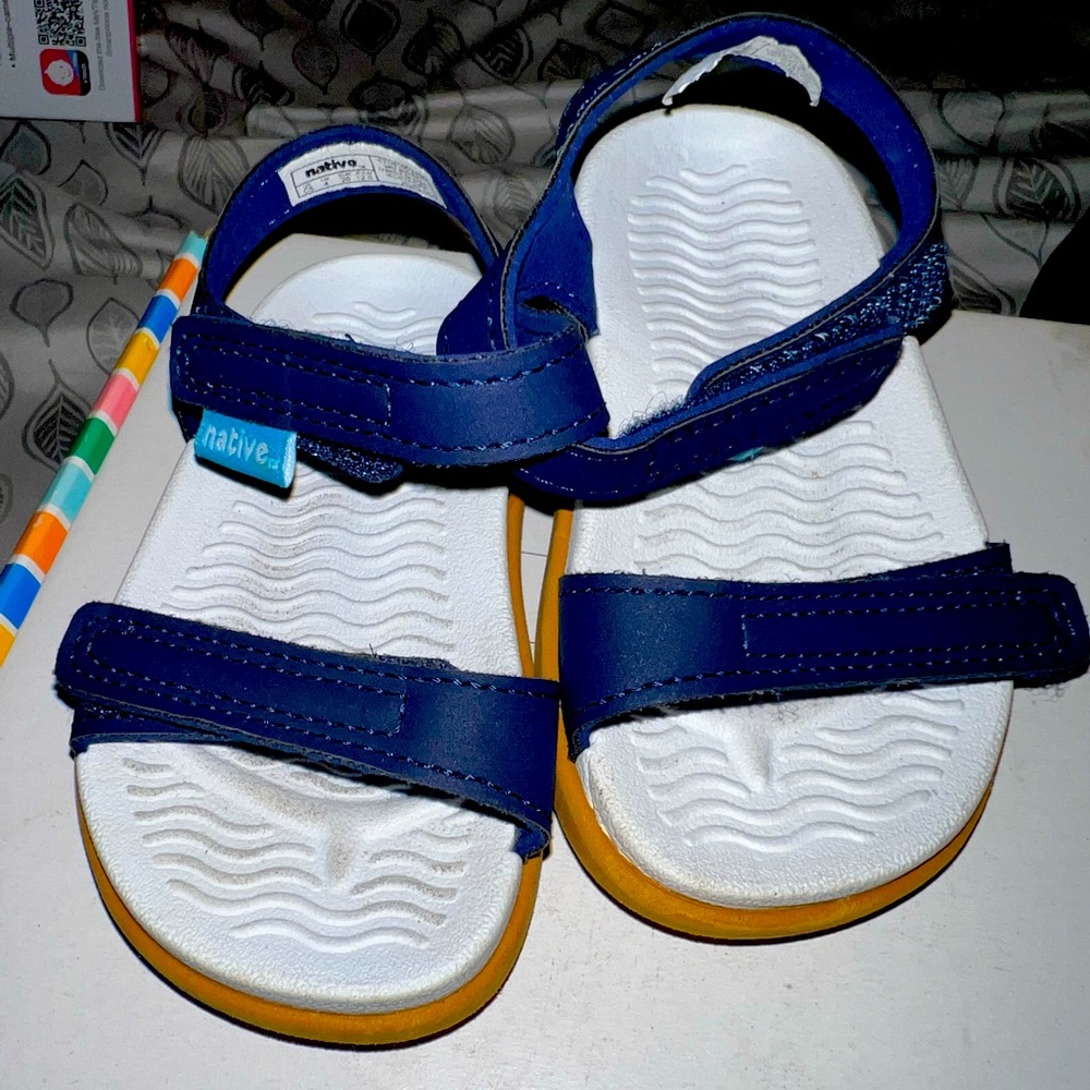 Native sandals 5c